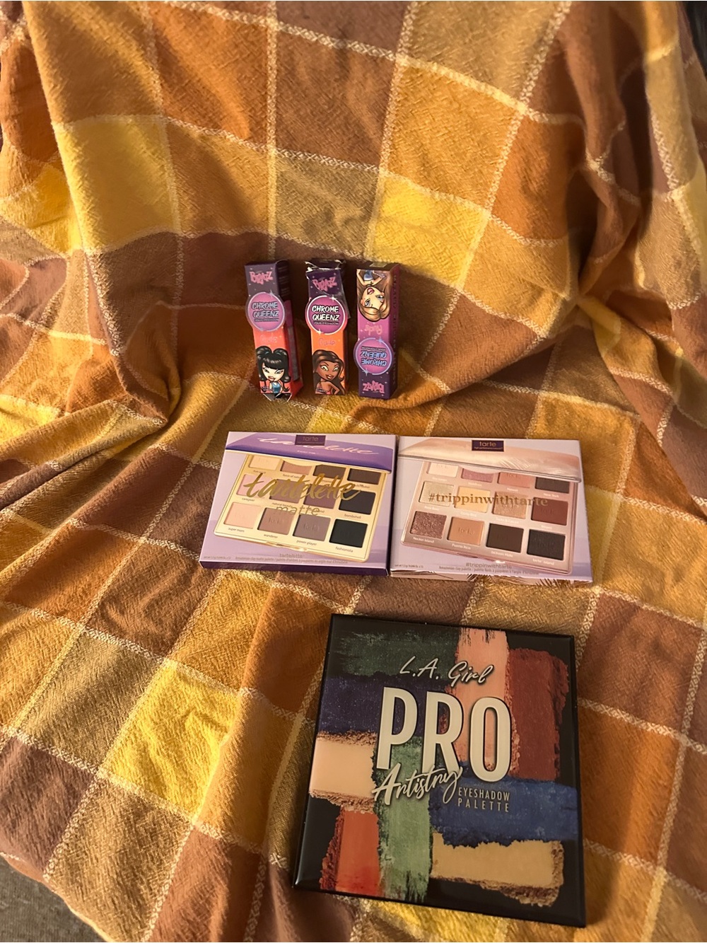 Pro Artistry Eyeshadow Palette – Multi-Color